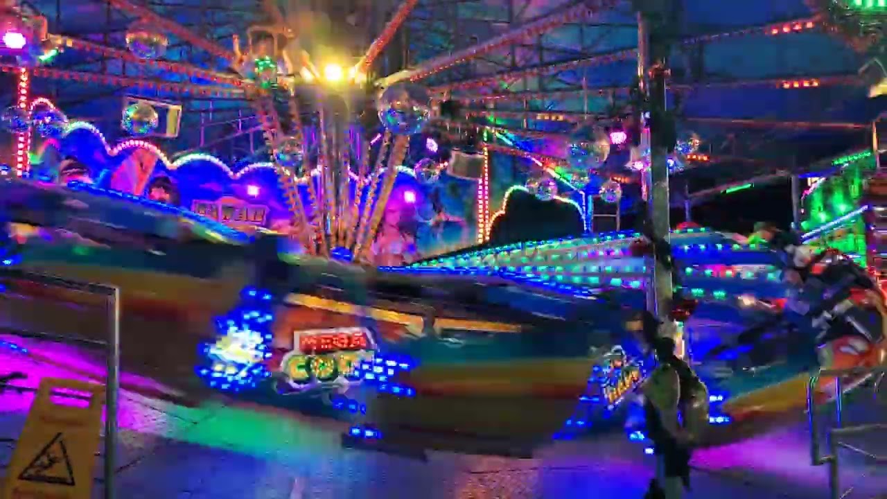 Lichtenberger Winterzeit Hawaii Swing Berlin #winterpark #lunapark #funfair #giostre #ride