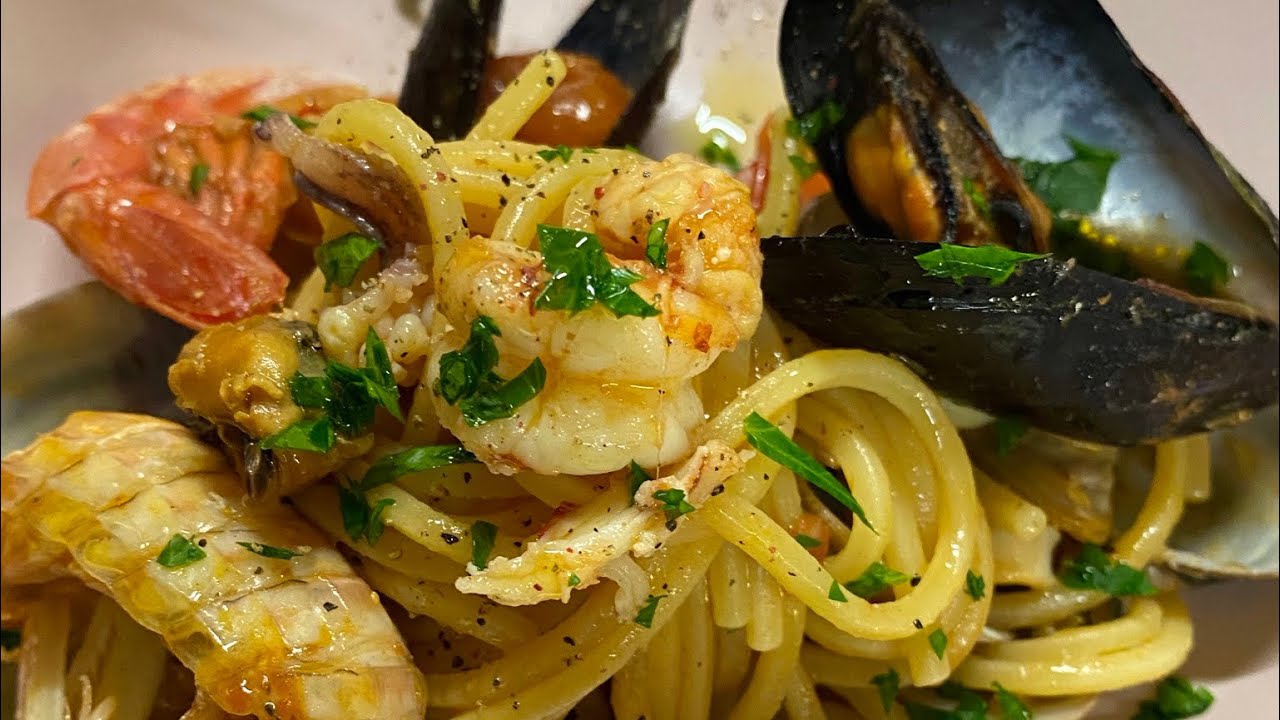 Spaghetti ai frutti di mare by Michele Dimonte