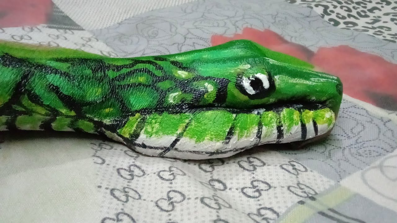 how to make snake on hand 3d art Halloween  body painting  easy drawing easy way  snake painting 😊