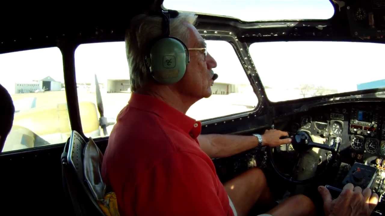 B-17 909 Taxi To Ramp