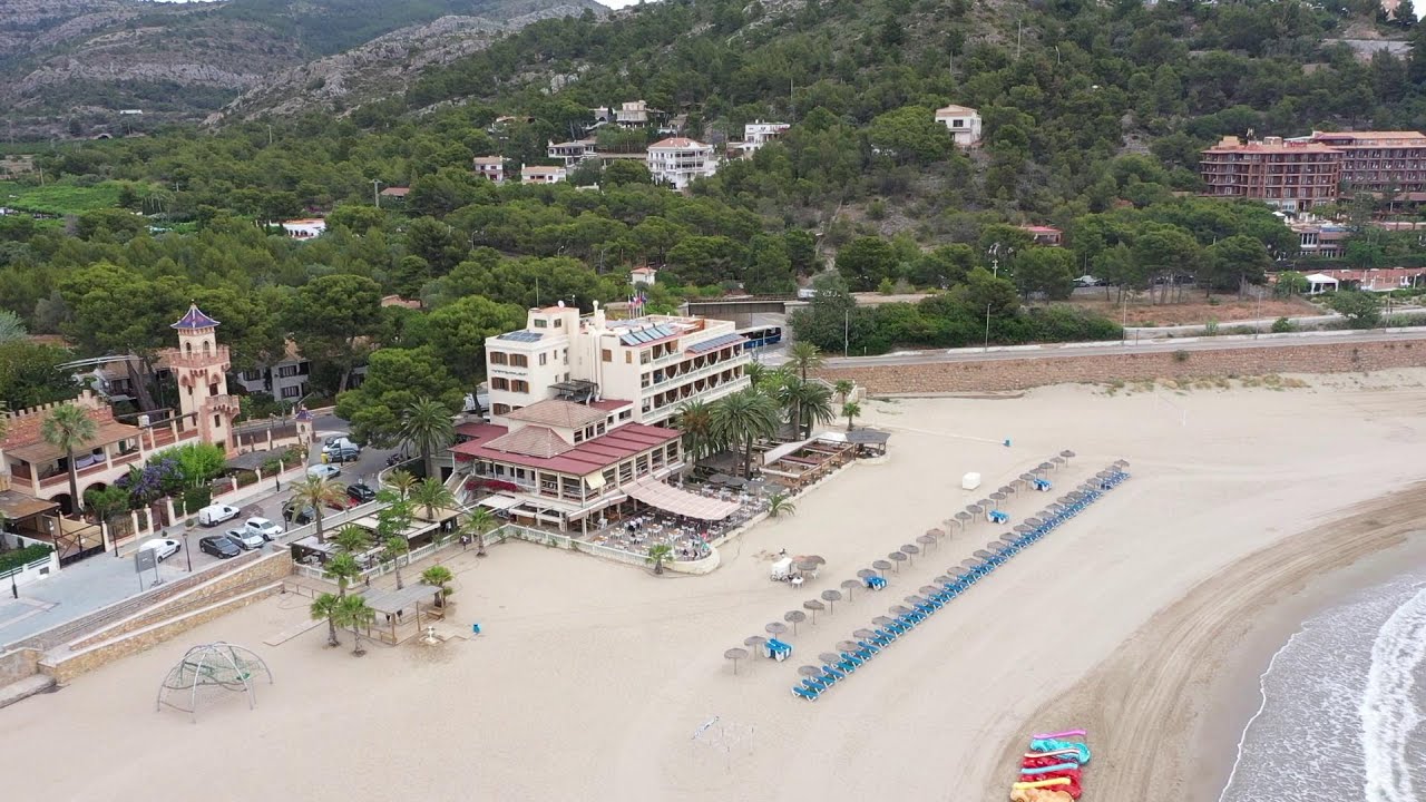 На дроне над испанским отелем Voramar в городке Benicasim
