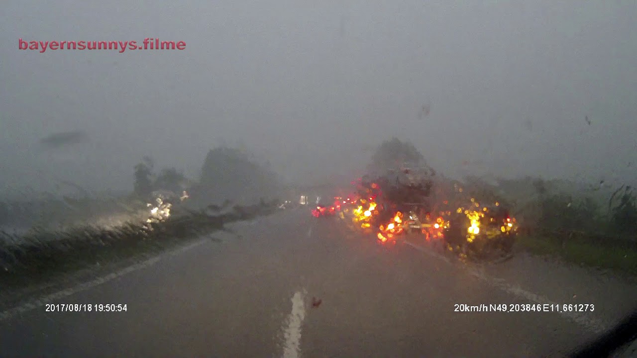 Unwetter Bayern 18.08.17 - DashCam Deutschland - heavy Rain and stupid Driver...