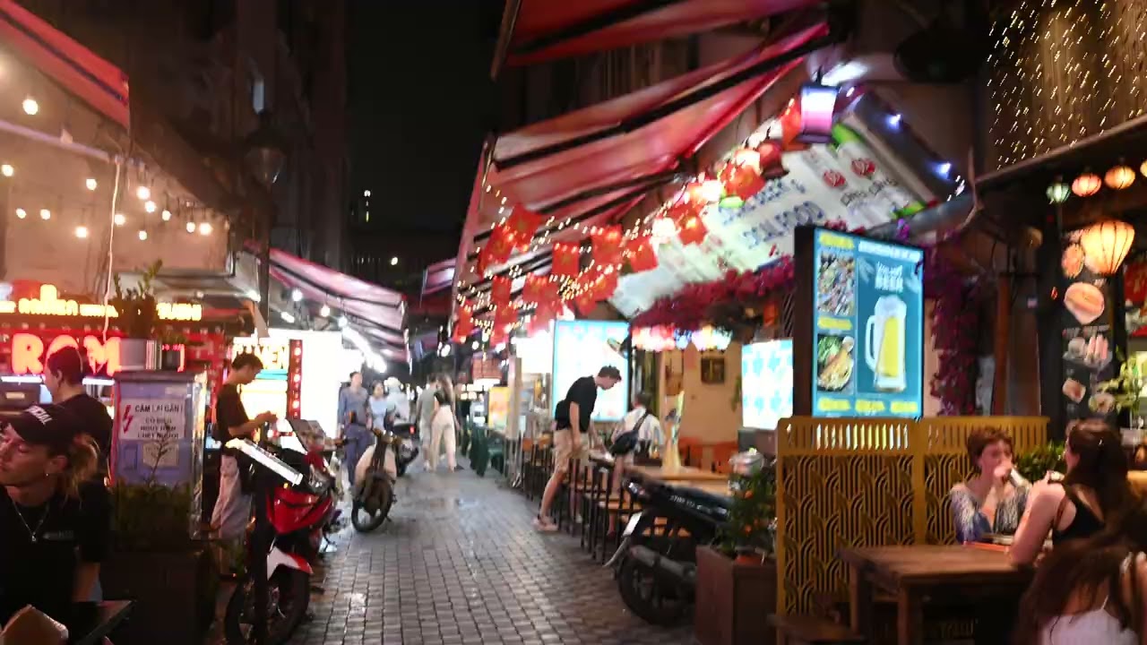 ハノイ旧市街、トレインストリートcafe,企画の食堂街です、近くで美味しい食事が出来ます！