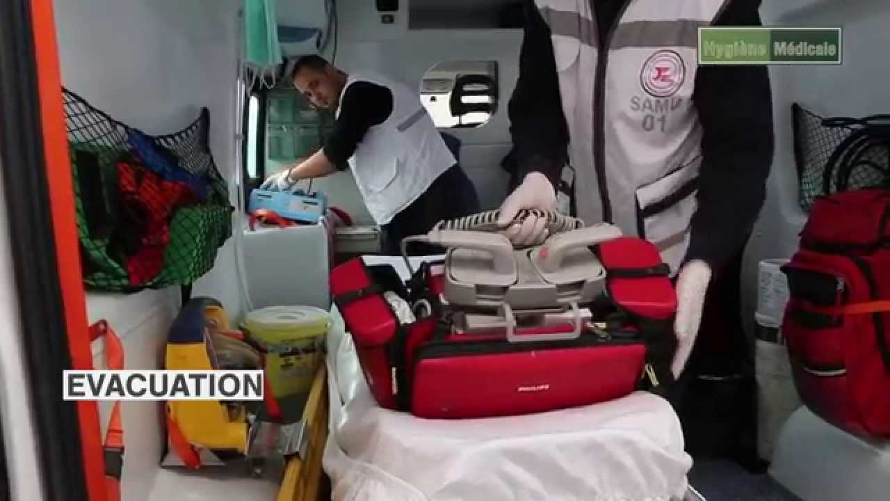 Nettoyage et désinfection à la vapeur  d’une ambulance d’urgence et de réanimation.