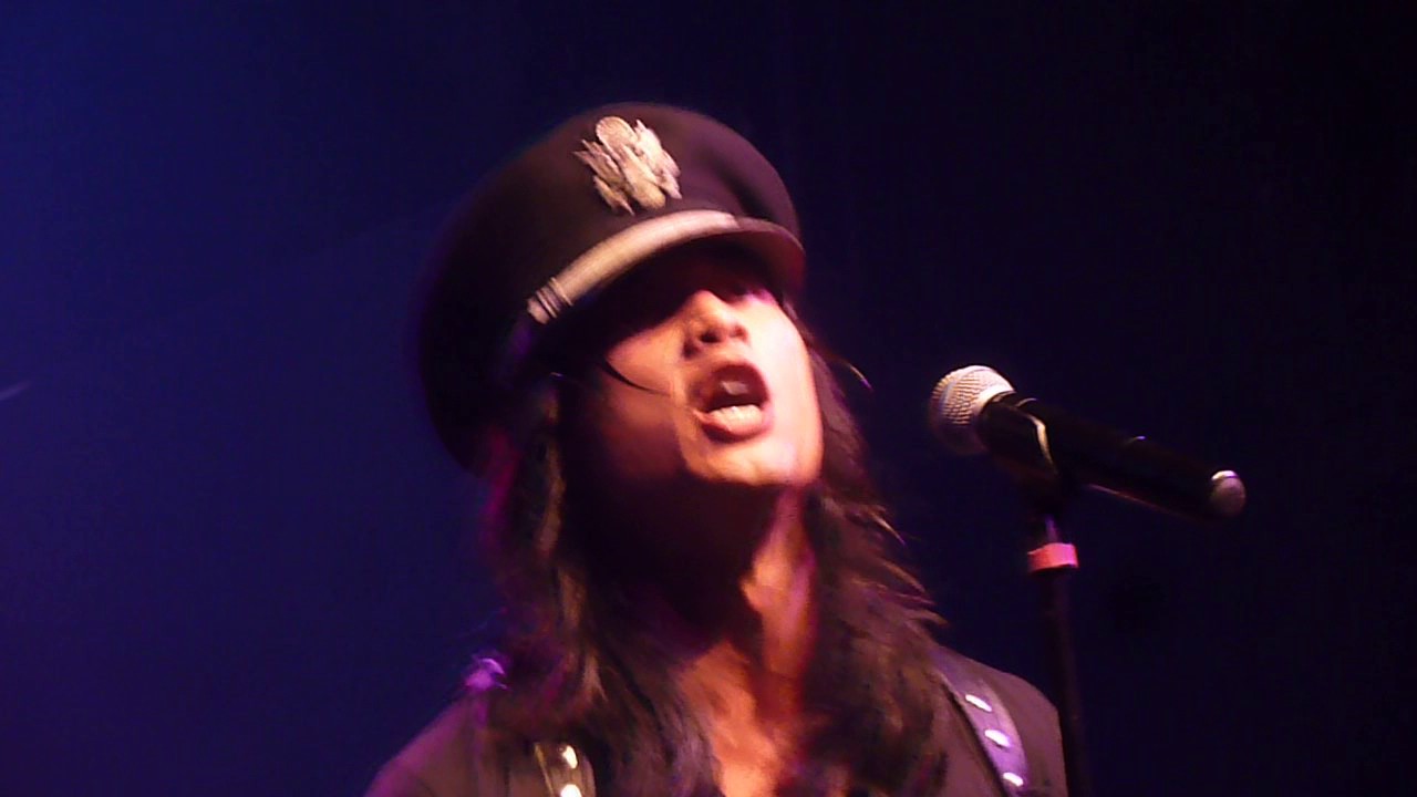 MICHAEL GRANT FROM LA GUNS PERFORMING PURPLE RAIN @ THE GRAMERCY IN NYC 8-2-17