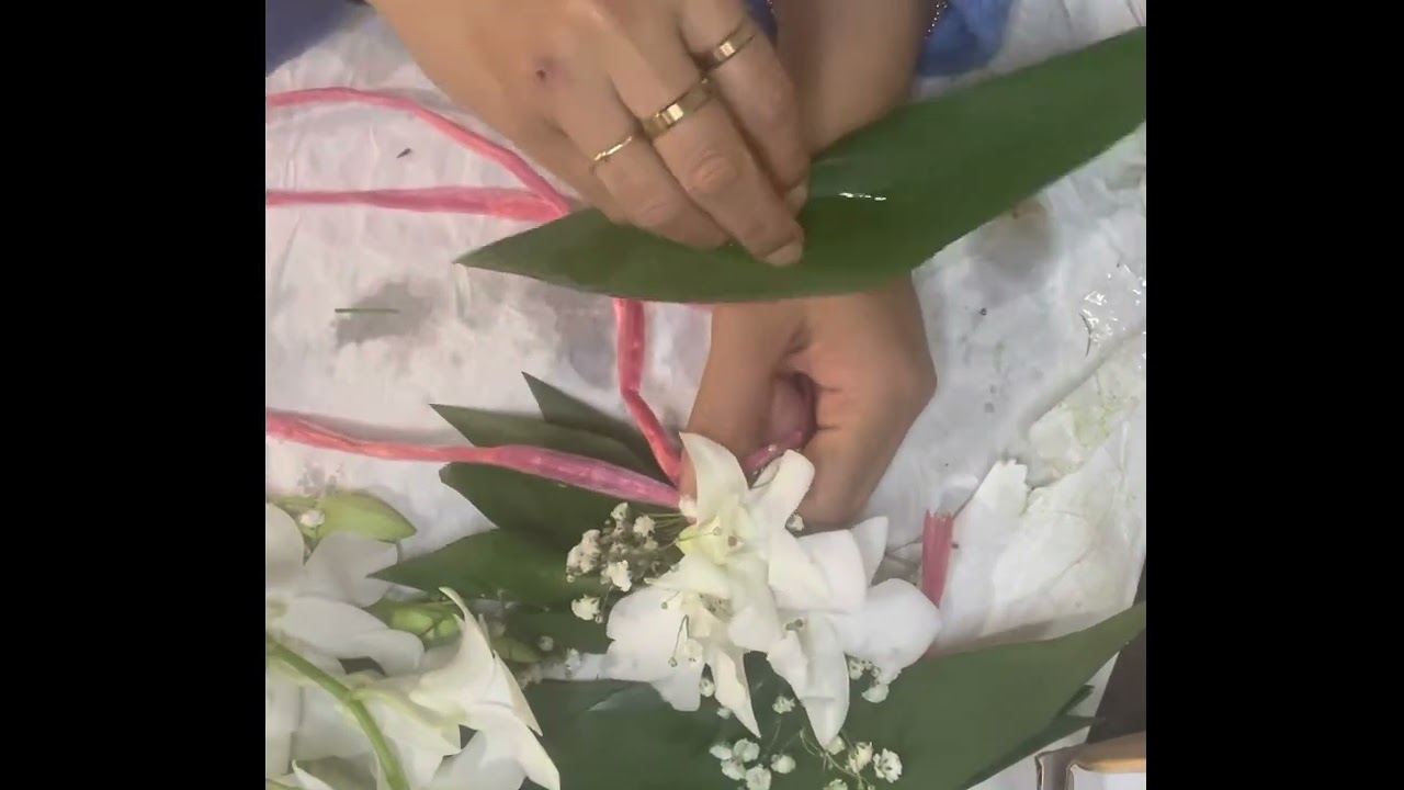 How to make a Tongan orchid lei