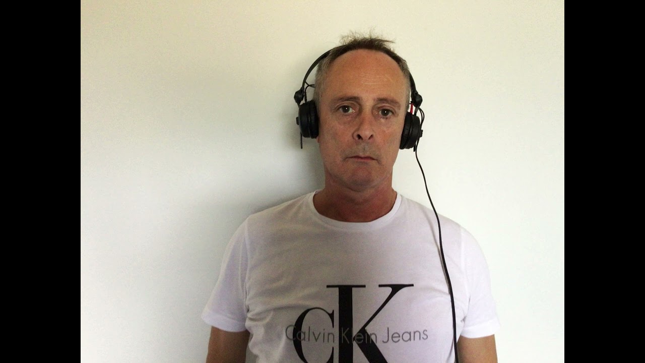 DJ Lamberto con cuffie @djlamberto ​