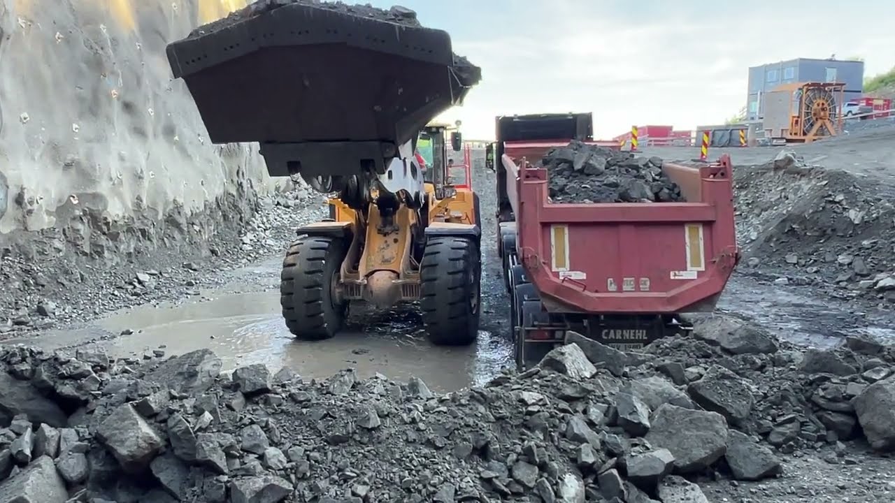 Volvo wheel loader, rock loading, special side tipping bucket, and tunnel construction