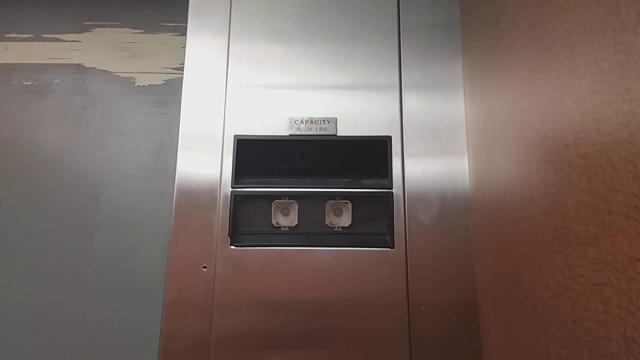 Dover Hydraulic Elevator At Jersey Gardens Mall In Elizabeth, NJ