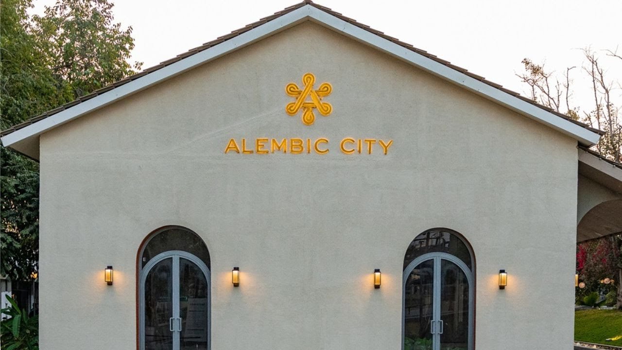 Alembic City West – Where Luxury Meets Nature! 🌿✨