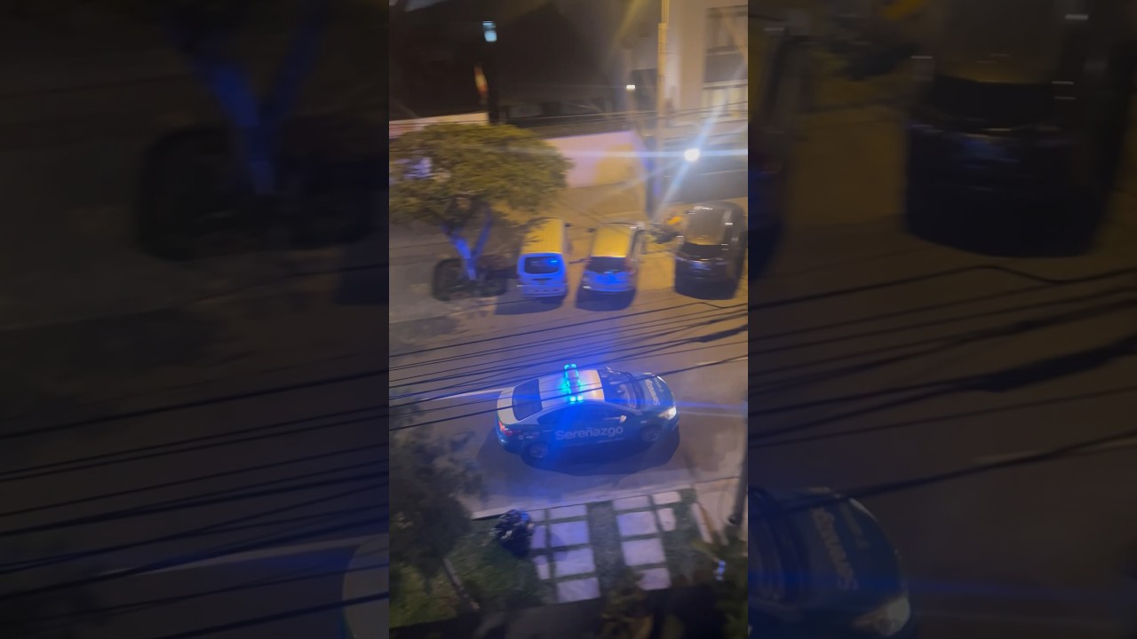 Serenazgo passing by in Lima Peru #serenazgo #automobile