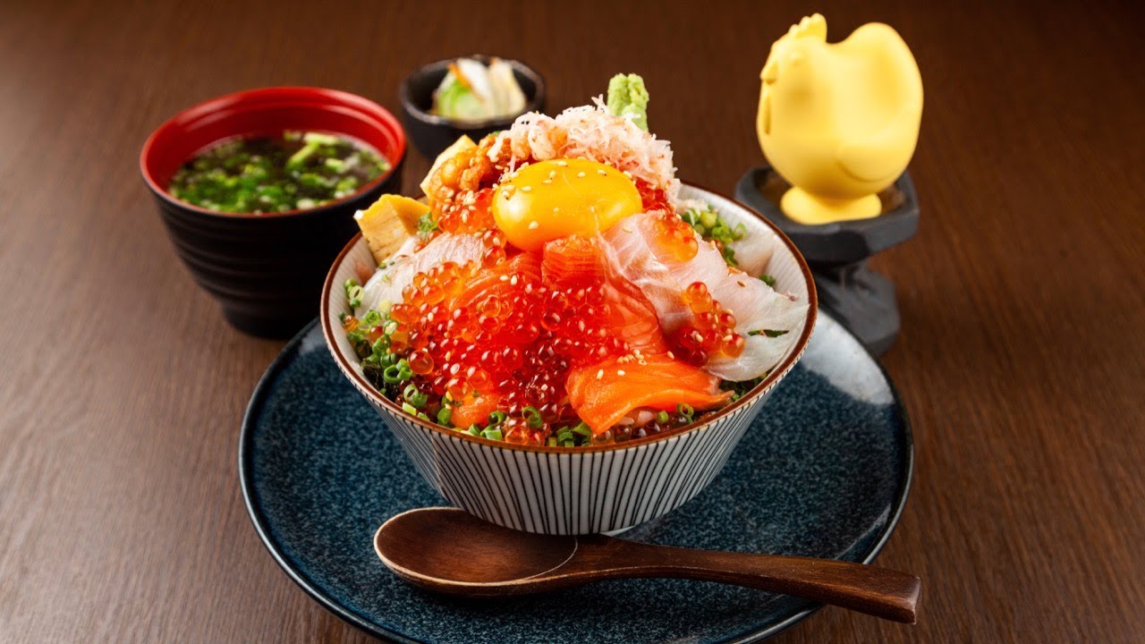 南魚沼、本気丼：魚沼炉端焼き鮮極「鮮極の天極丼」