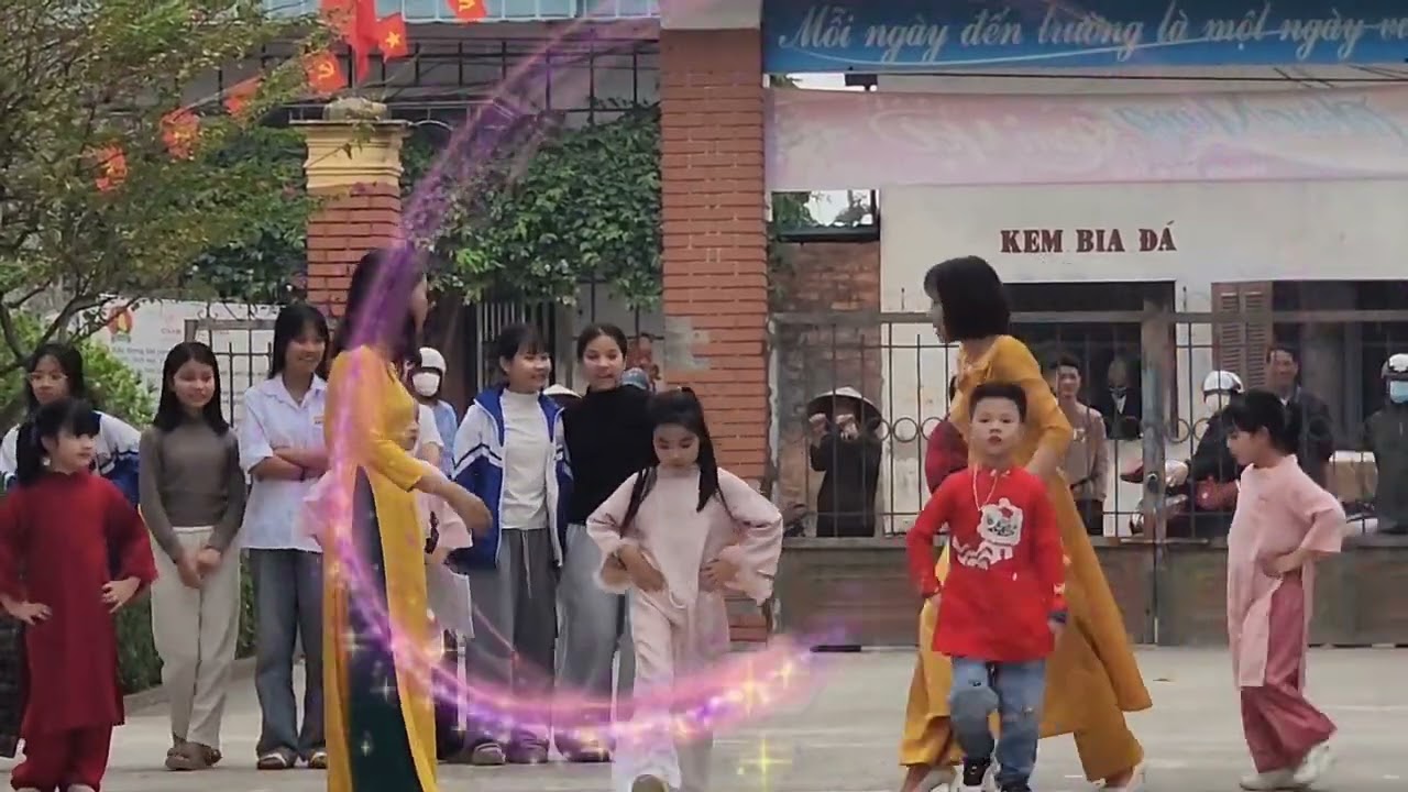 catwalk các em hs khối 1,2