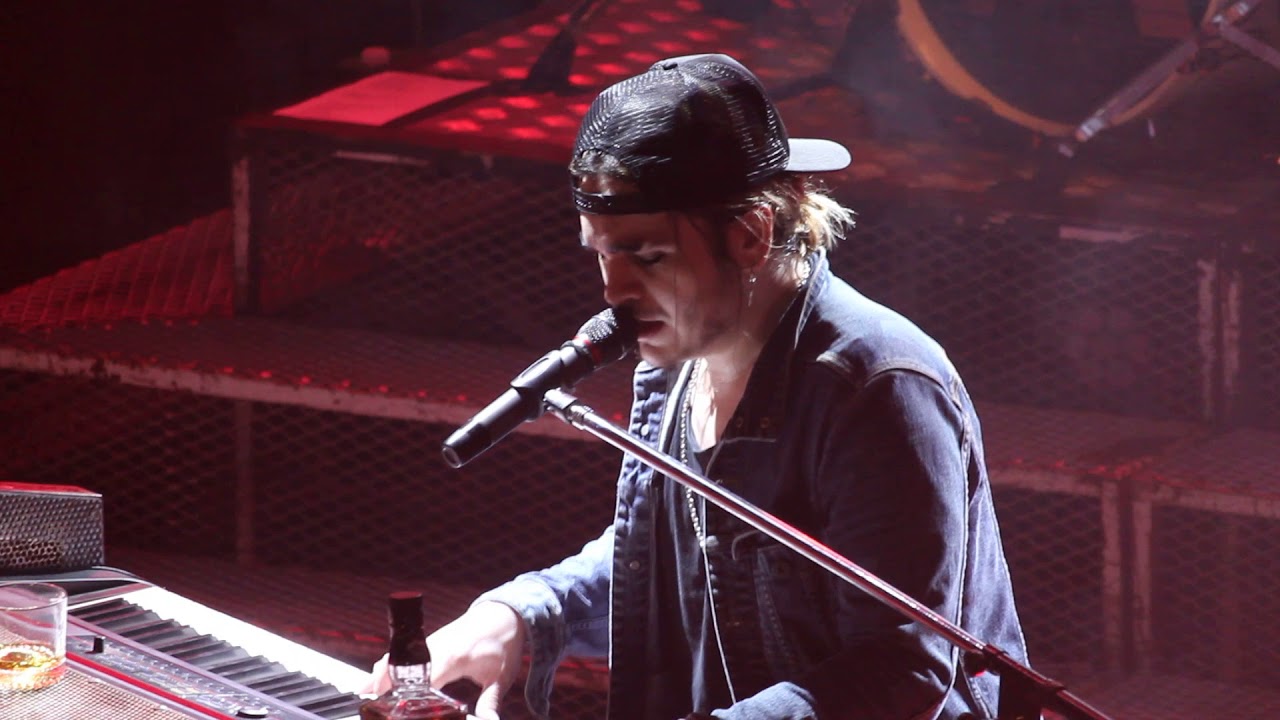 Airbag - Ella No Esta - Teatro Vorterix 16-11-2018