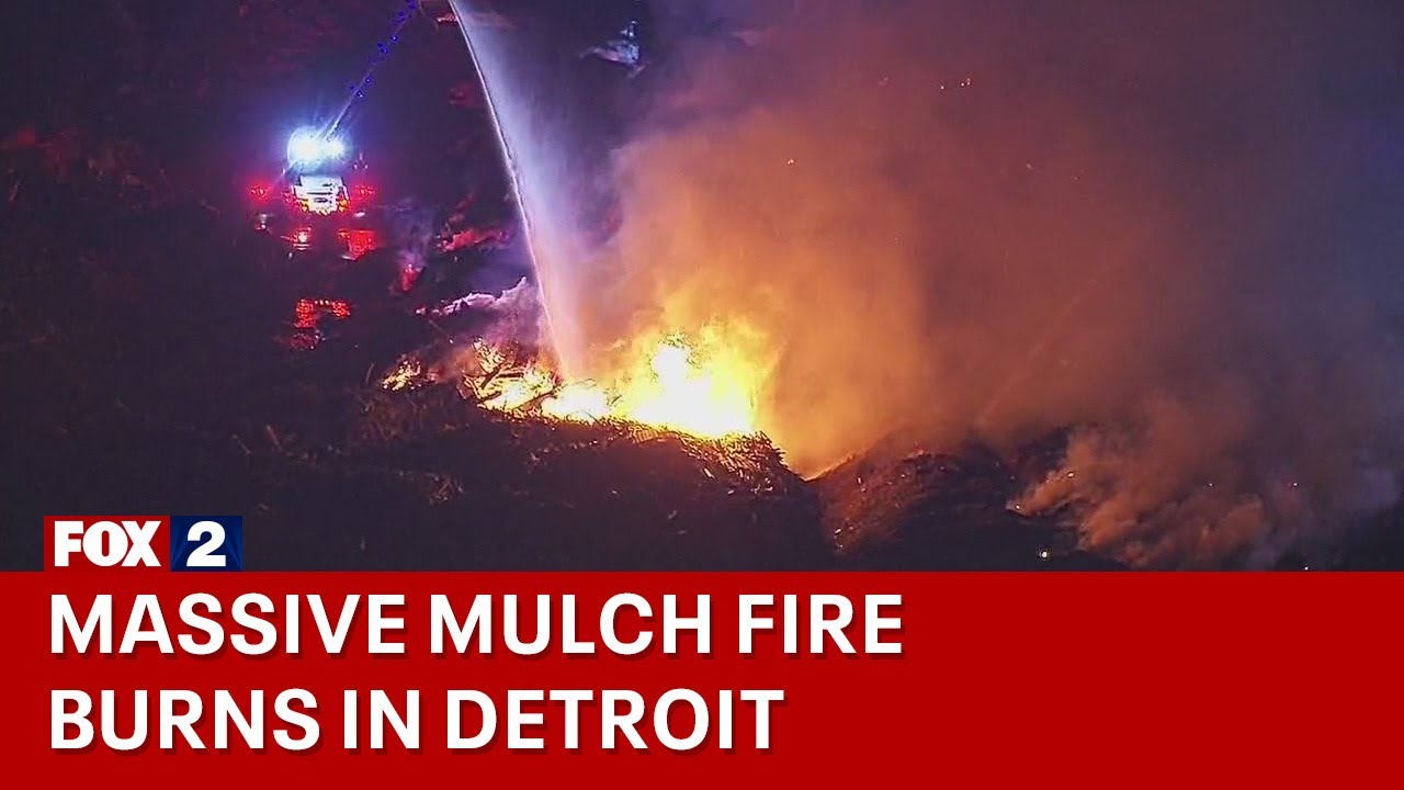 MASSIVE mulch fire burns in Detroit