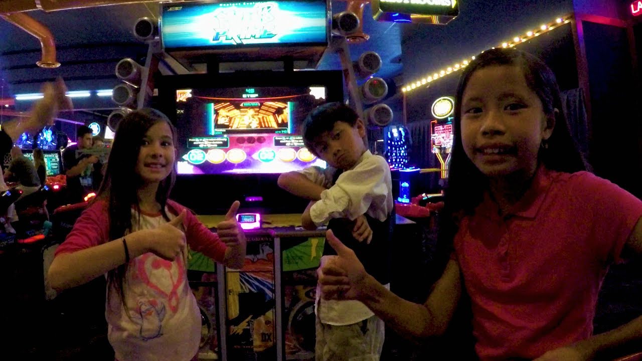Arcade Dance Game Pump It Up 2015 Prime! 日本のアーケードゲーム