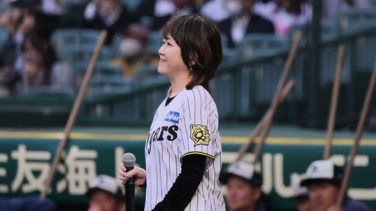 甲子園開幕戦試合前セレモニー(渡瀬マキさんによる「every little thing every precious thing)