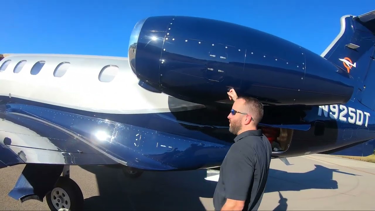 Мэтью посещает Phenom 300