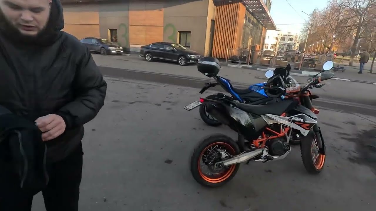 KTM 690 SMC R. Друг прокатился на новом мотоцикле.