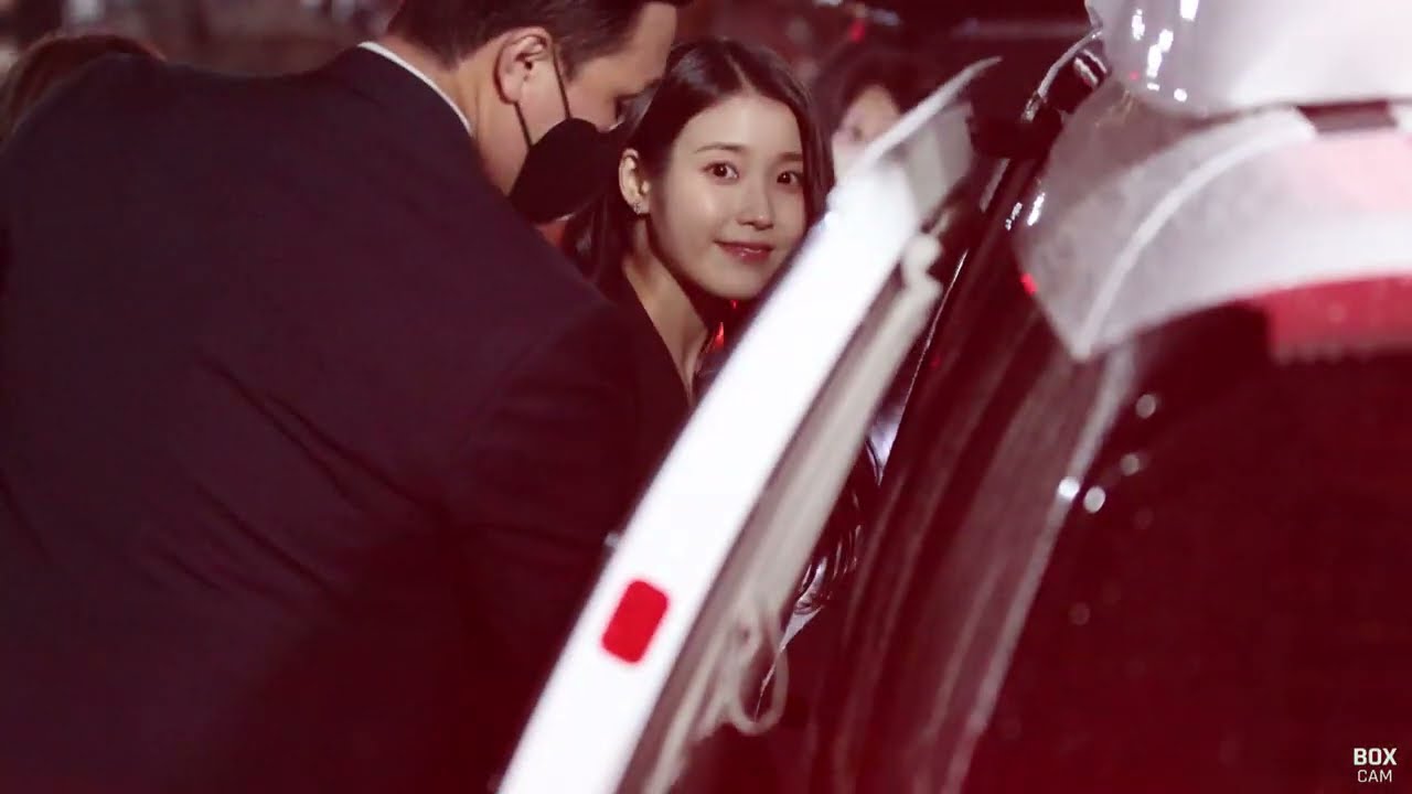[4K] 221125 아이유 IU 청룡영화상 퇴근 직캠 | BOX