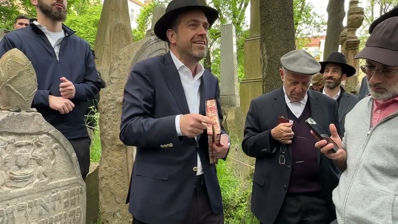 Reb Sruly Bornstein at the Kever of the Nodeh B'Yehuda in Prague