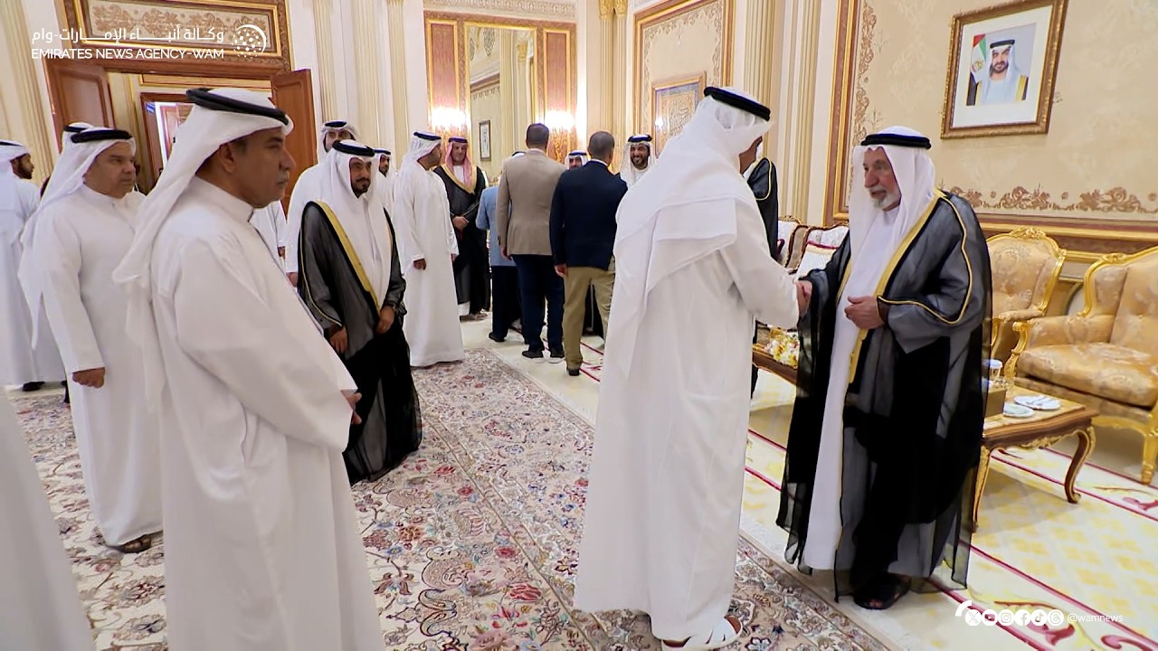 حاكم الشارقة يستقبل المهنئين بعيد الفطر السعيد