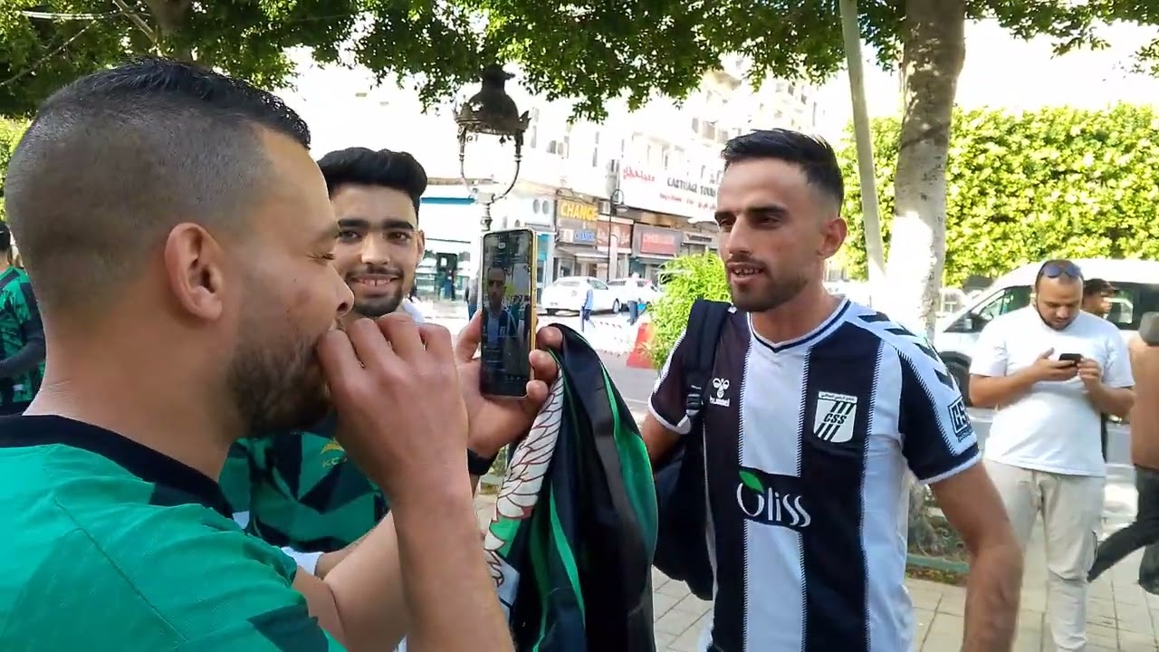 جمهوره شباب قسنطينة تملئ شوارع العاصمة التونسية مساندة لفريقهم أما النادي الصفاقسي