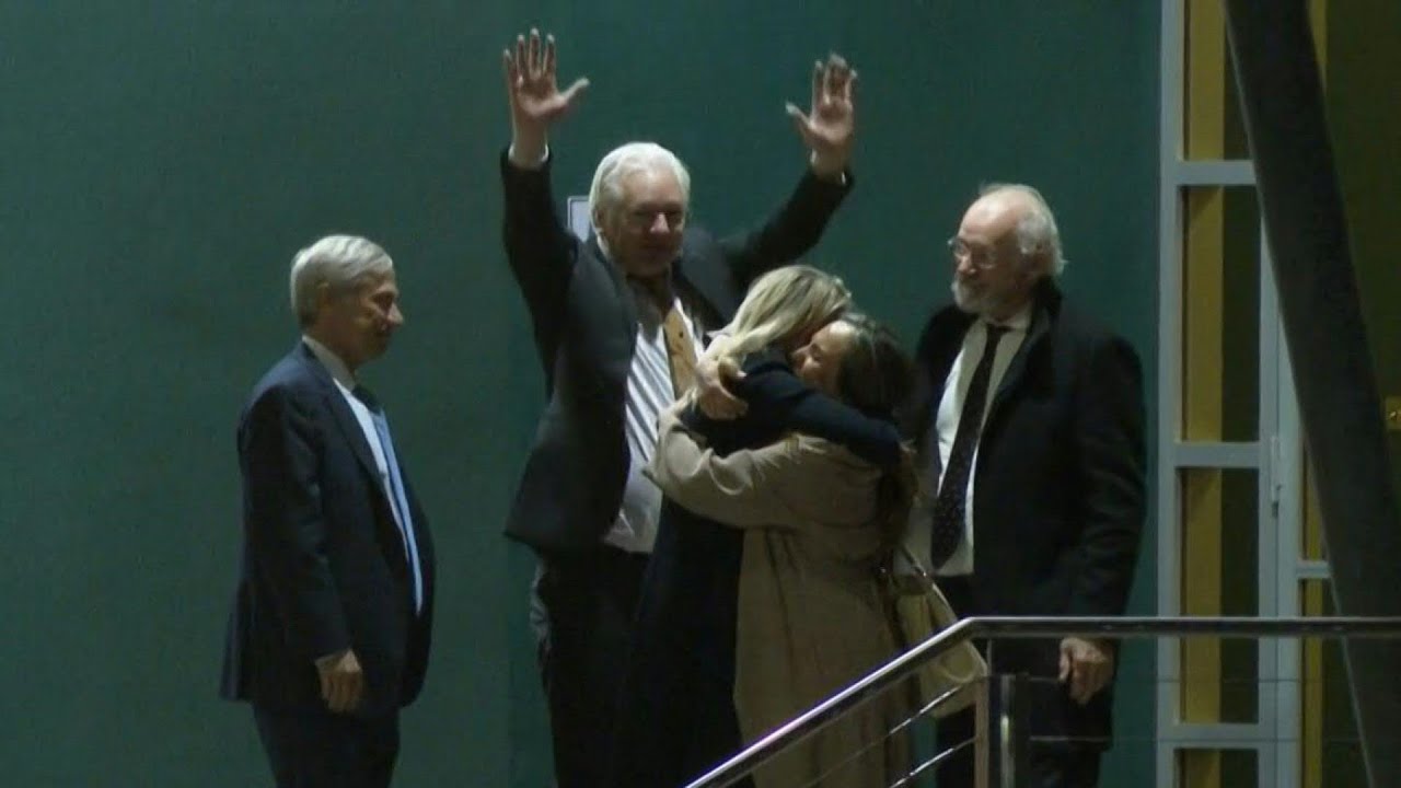 Julian Assange retrouve ses proches à son retour en Australie | AFP Images