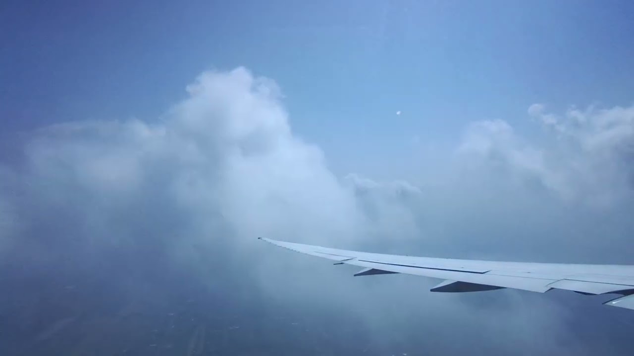 Thai Airways Boeing 787-9 Landing at Suvarnabhumi Airport