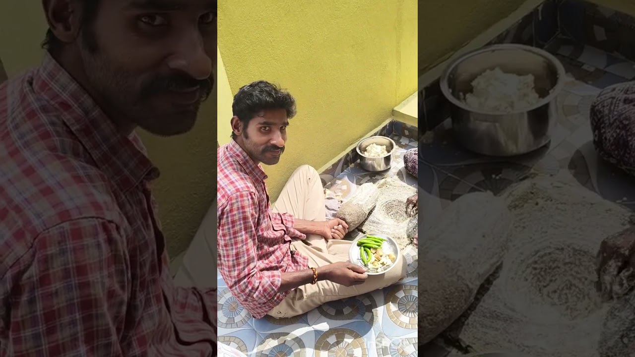 # మా ఊరిలో , మా ఇంట్లో మా అమ్మ చేతి  అలసంద గారెలు, ఉద్దీ వడలు చేశారు.. చాలా రోజులు తరువాత తిన్నాను,😋