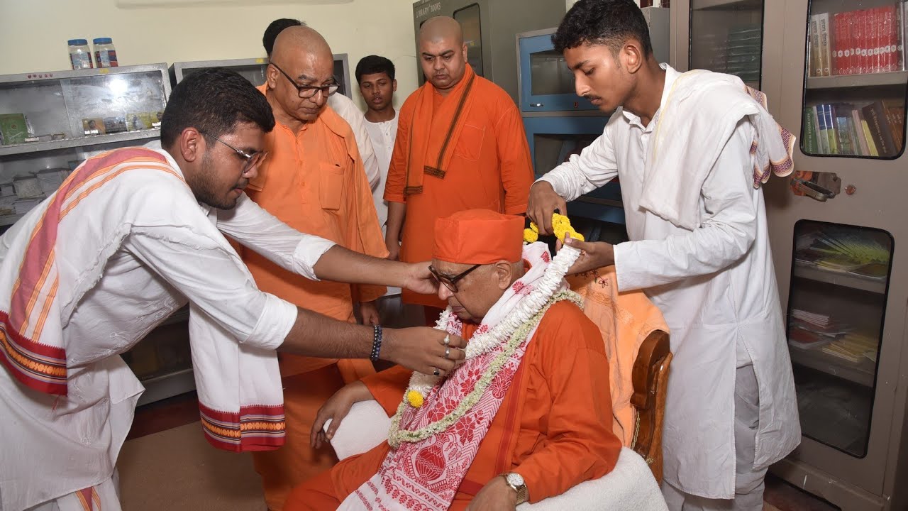 Arrival of Srimat Swami Girishanandaji Maharaj at @VivekanandaPathachakraRamakrishna Ashrama,Pandu