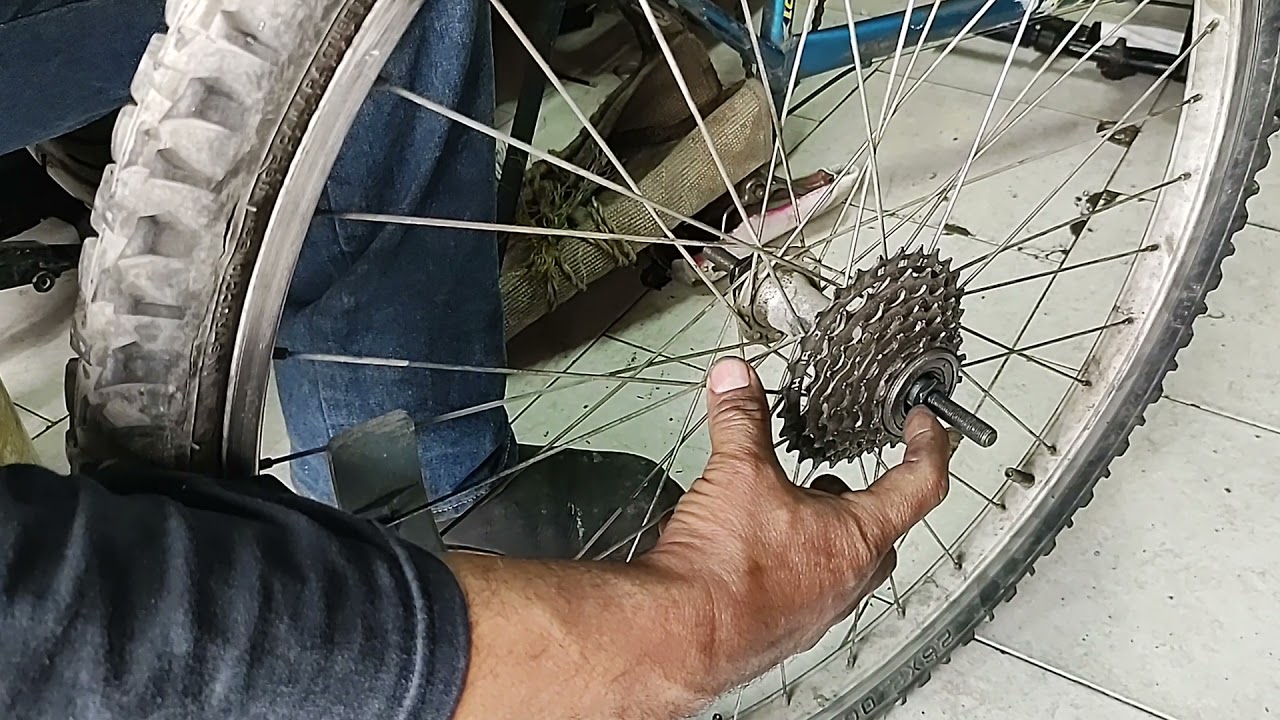 reparación eje trasero en bicicleta