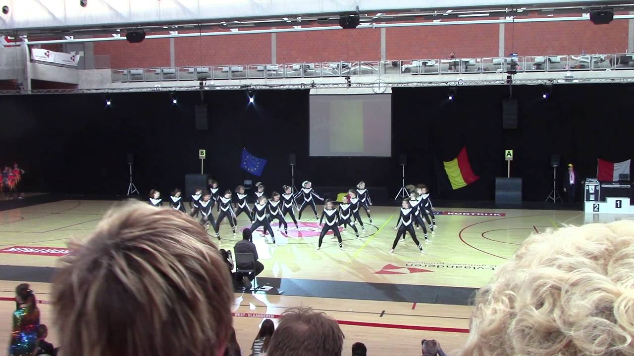 Disco Formation Feeling olv Marie-Lien Valcke