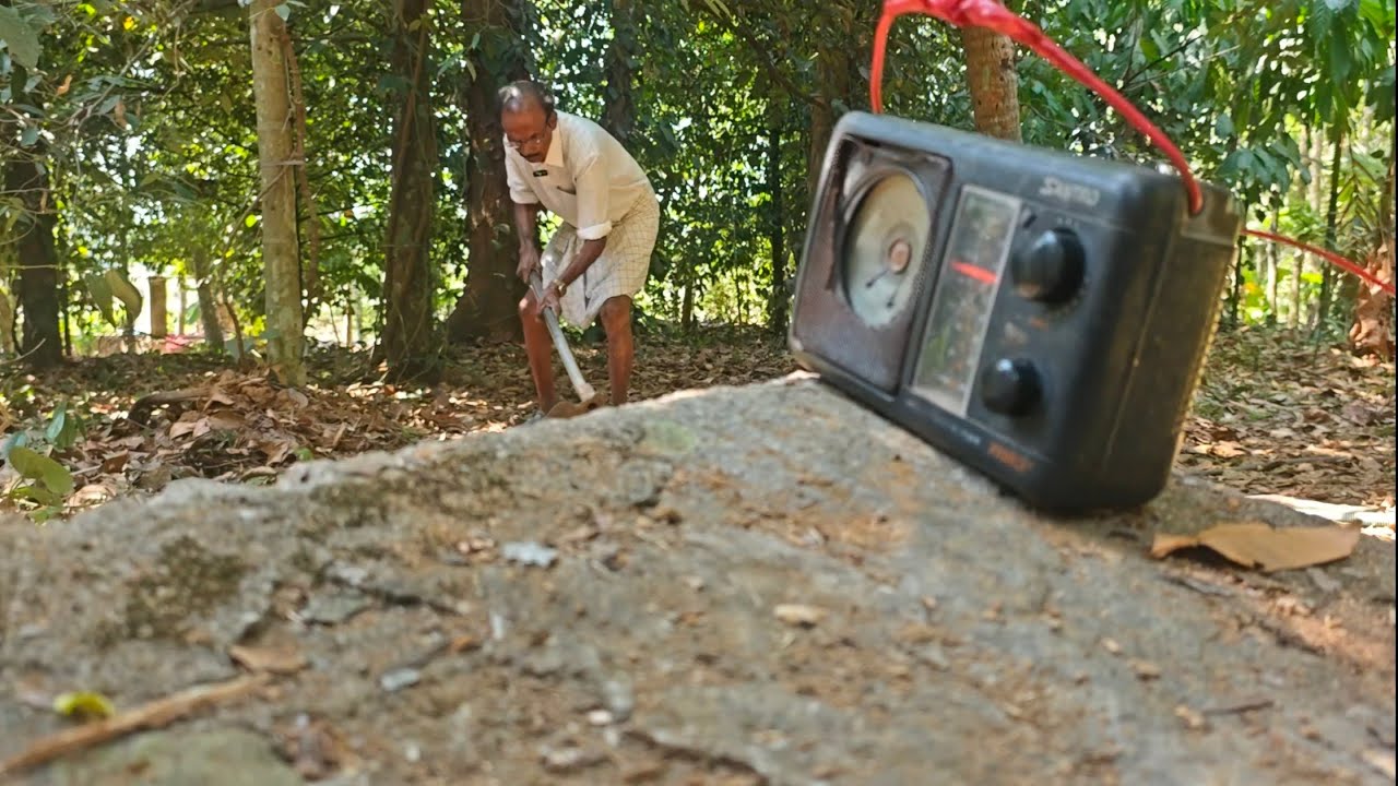 നെഞ്ചോട് ചേർത്തൊരു ശബ്ദയന്ത്രം; റേഡിയോയിൽ ജീവിക്കുന്ന വേറിട്ട ജീവിതകഥ !!#radio #viral #life 