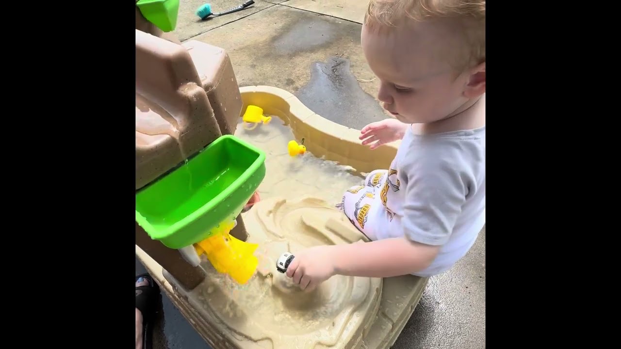 Step 2 Pump & Splash Discovery Pond #watertable #summerday 