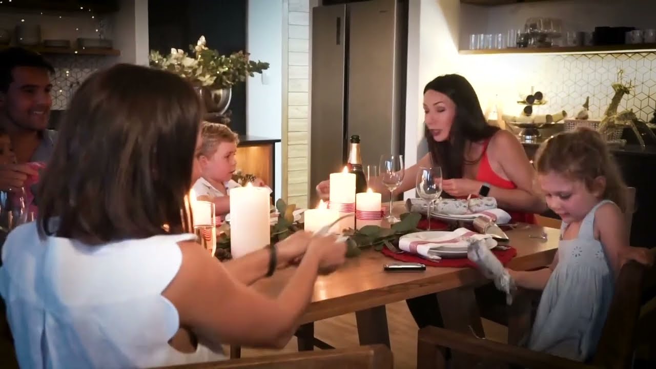Gourmet Brands - Mistletoe & Merry Luxury Christmas Bon-Bon Crackers