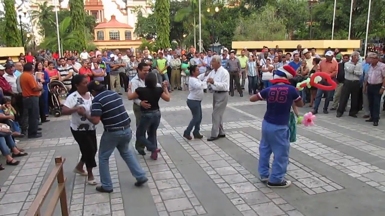 EL PAPIRRIN HN EN EL PARQUE DE SAN PEDRO SULA Y LA MARIMBA USULA