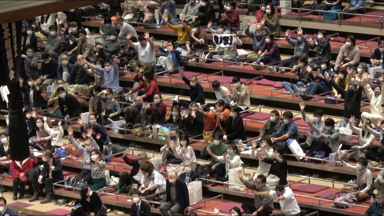11月場所 初日 大相撲史上初、観客が大盛り上がりした訳は？  Big surprise at the sumo event. Great excitement!