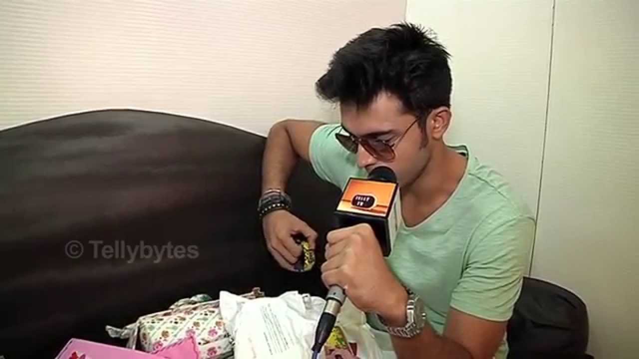 Parth Samthan aka Manik of Kaisi Yeh Yaariyaan recives gifts from fans