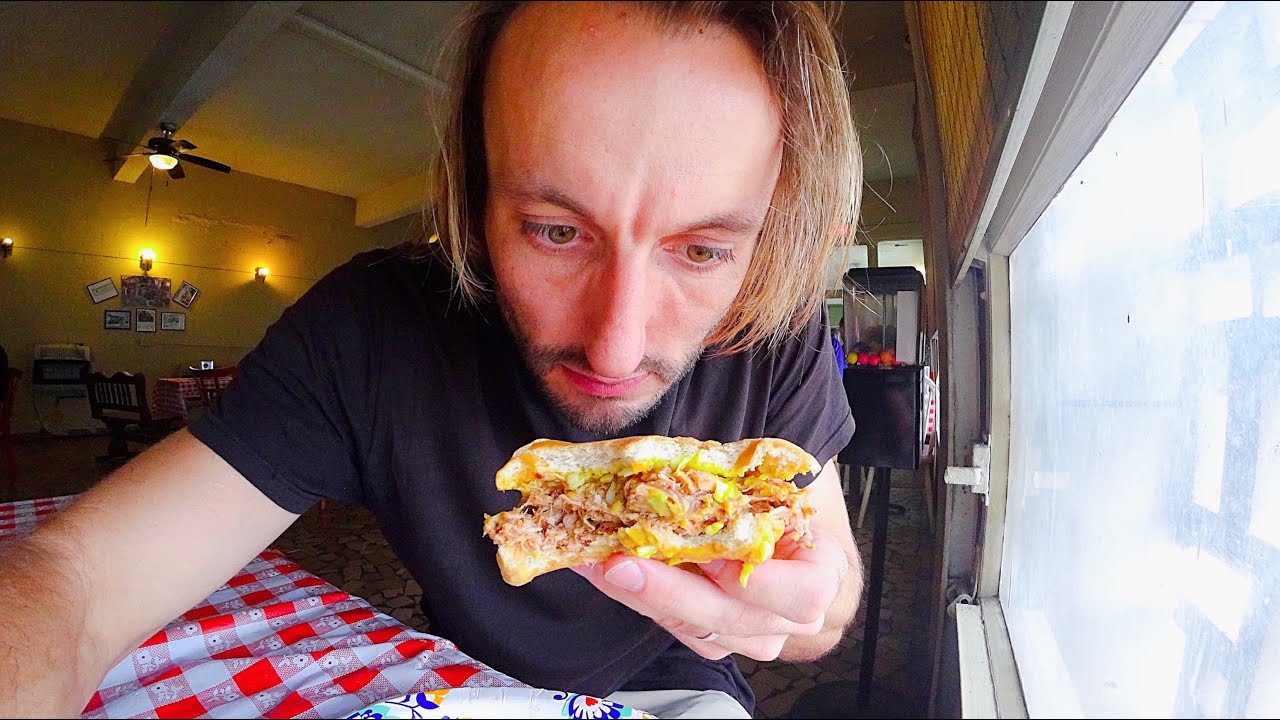 Chopped Pork Barbecue Sandwich & Smoked Bologna Sandwich 🇺🇸 | Trying Payne's Bar-B-Que Memphis