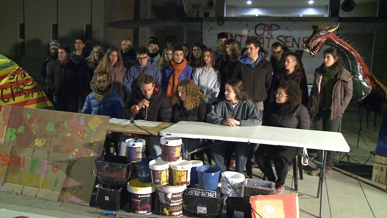 Entitats de Calldetenes protesten a l'Ajuntament per la gestió dels locals municipals