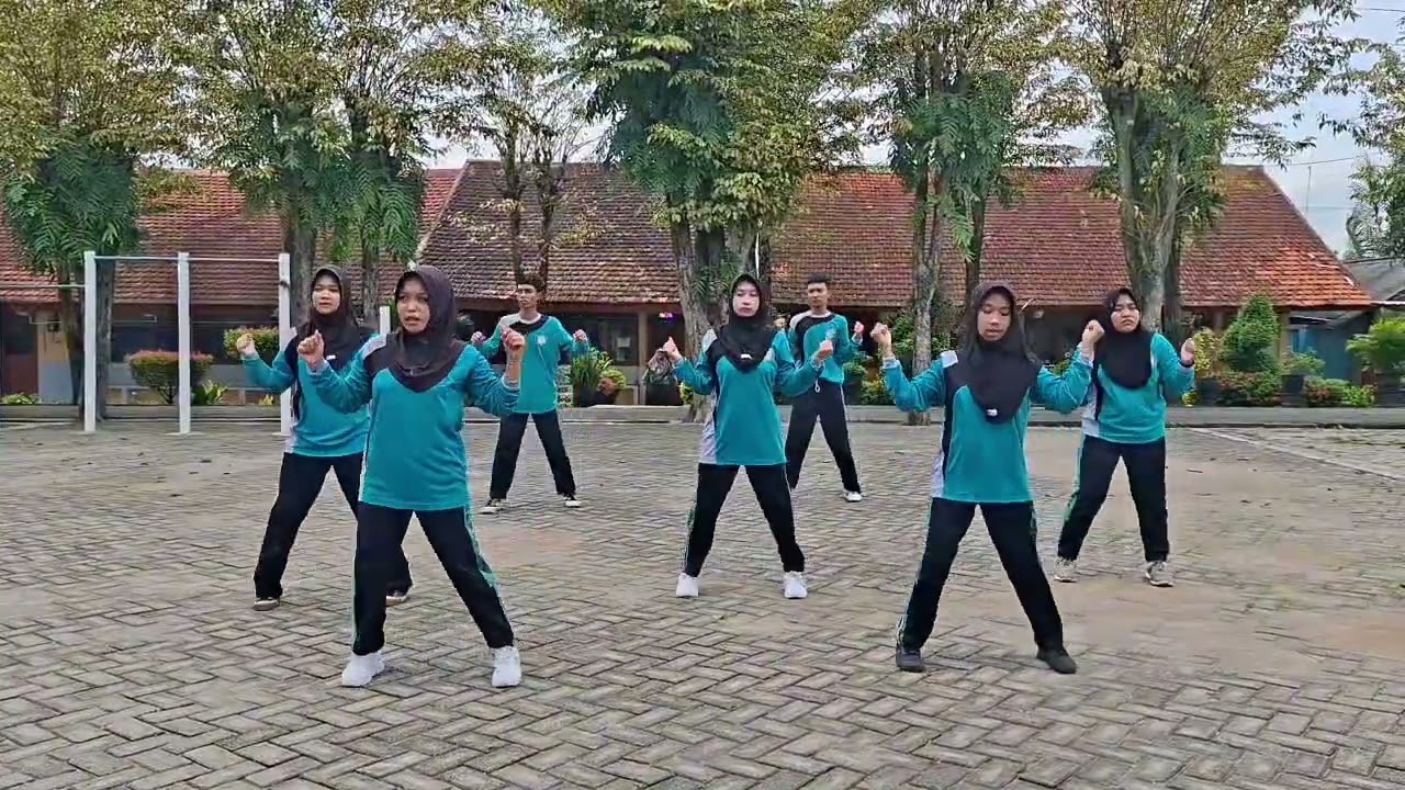 Uprak pjok senam irama kelompok 1 kelas 12-5#sman1ngraho#trending1