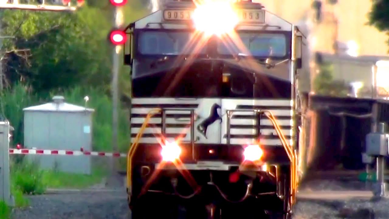 Will This Train Smash Into The Camera? GT Heritage Unit on Tanker Train! Amtrak Boxcar on CSX Train!