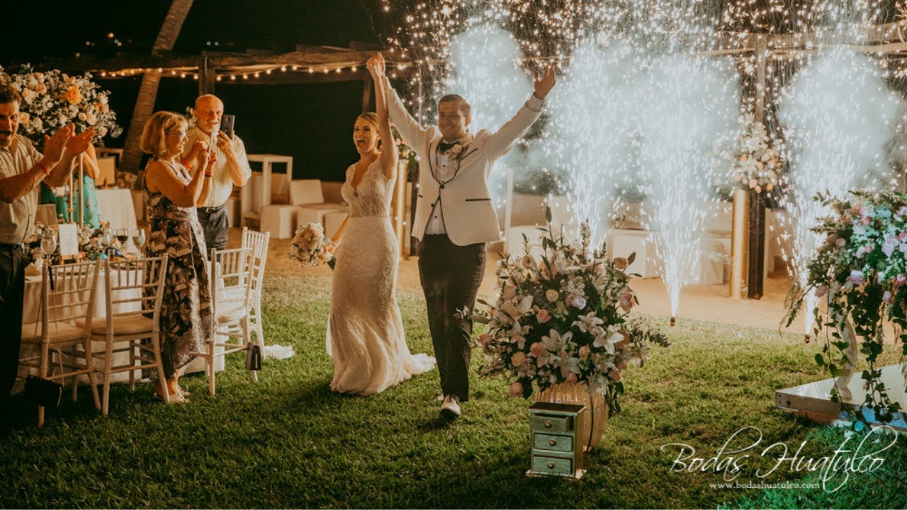 Boda en playa organizada por Bodas Huatulco, Barceló Huatulco, Destination Wedding México.