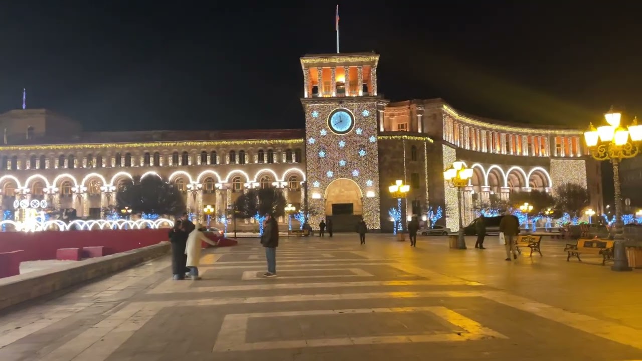 Ереван центральная площадь на старый Новый год 