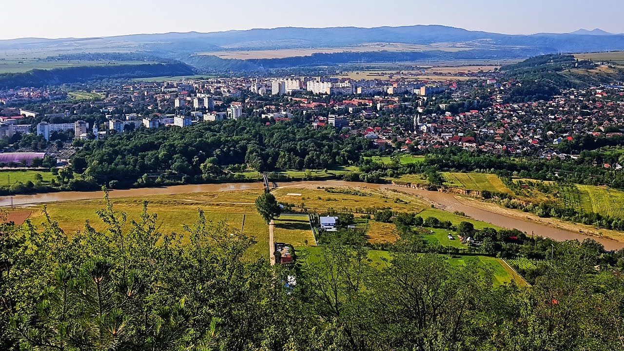 Orașul Onești și împrejurimile, admirate de pe dealul Perchiu