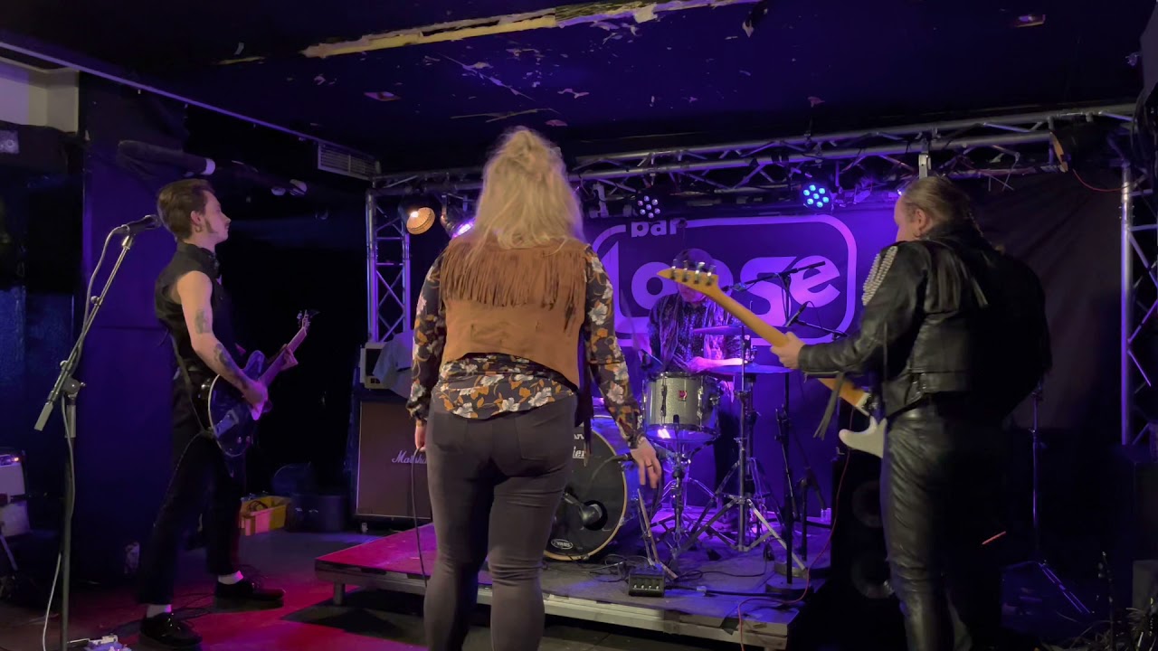 Puhelinseksi - Sydänkohtaus tanssilattialla @Bar Loose, Helsinki 3.11.2021