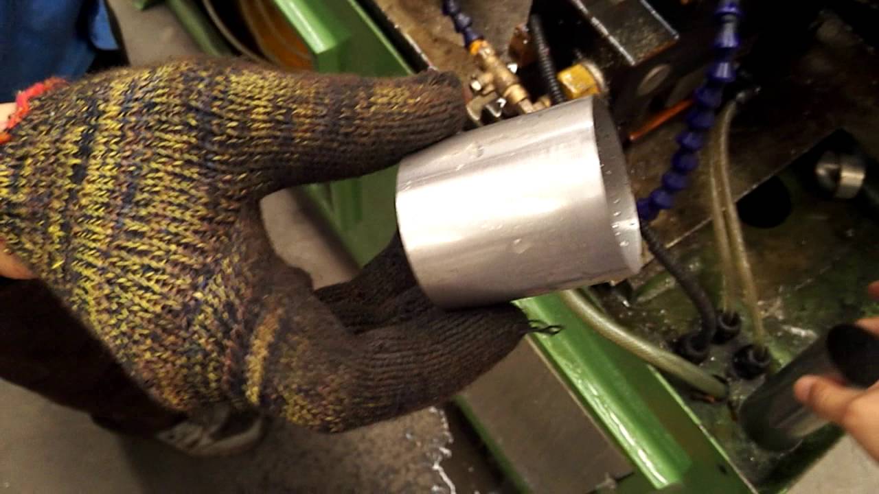 Sawing machine cutting stainless thin-walled tube
