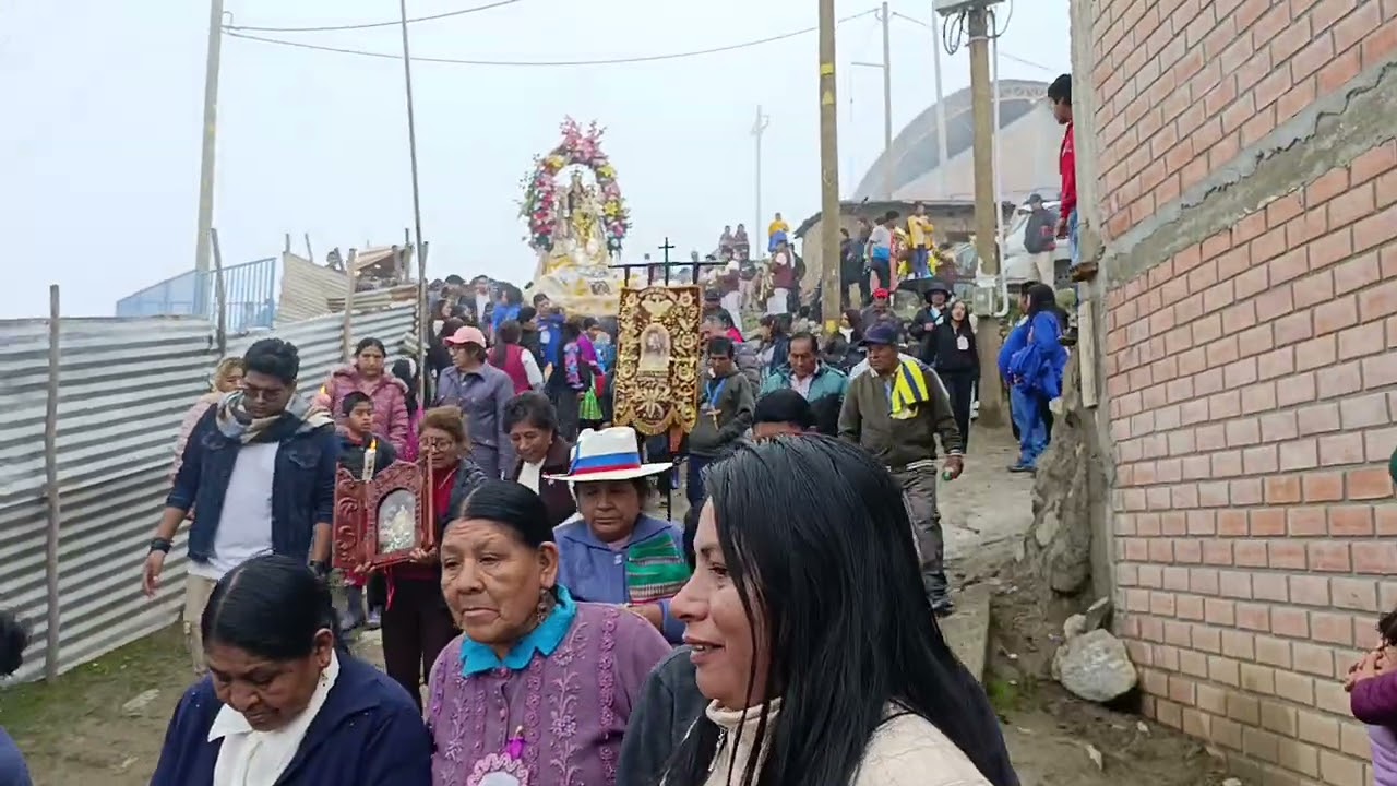 Virgencita candelaria de ñaupay derrama tus bendiciones a todos tus devotos 