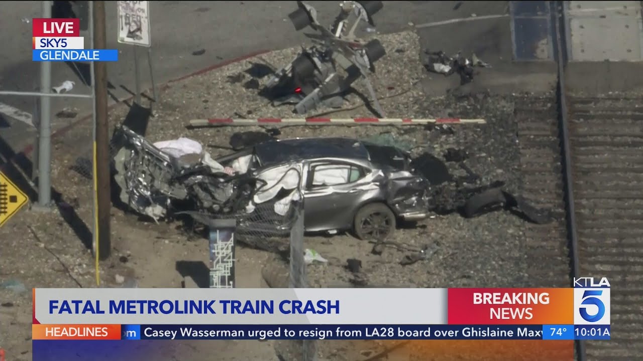 Authorities investigate fatal Metrolink crash in Glendale